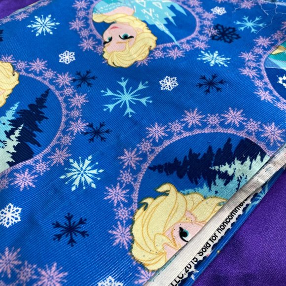 New📌Disney Frozen Elsa Framed Toss  Fabric 3 yard - Picture 7 of 9